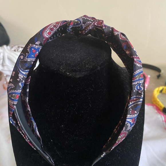 headband - Picture 1 of 4